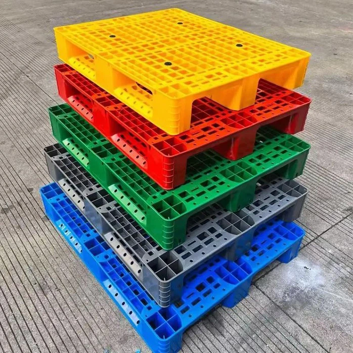 Pallets of different colors 2 Pallets of different colors 2